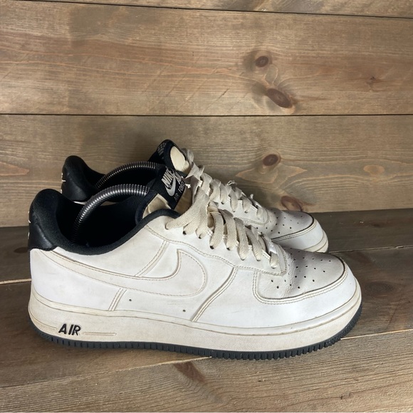 Nike Air Force one Mens size 9 shoes white leather low top sneakers - Picture 2 of 8